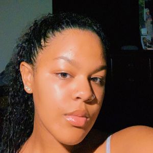 Meet your Posher, Chloe